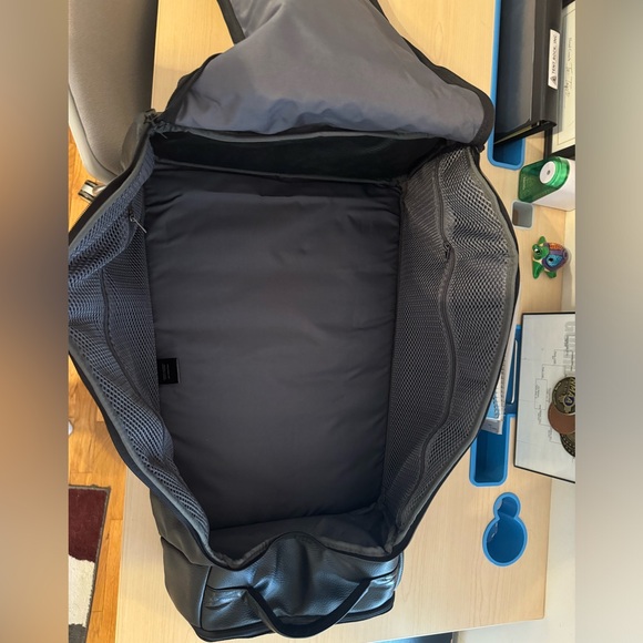 DB Travel Black Leather Backpack/Bag - Picture 4 of 4